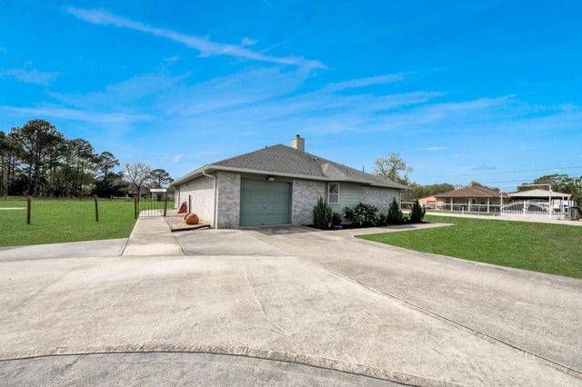 3608 Kristen Drive, Highlands, TX 77562