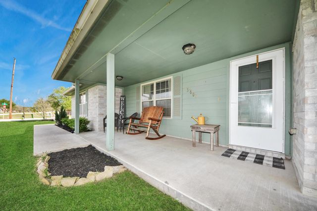 3608 Kristen Drive, Highlands, TX 77562