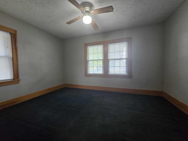 3233 AVENUE C, Council Bluffs, IA 51501