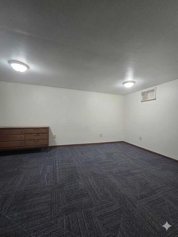 3233 AVENUE C, Council Bluffs, IA 51501