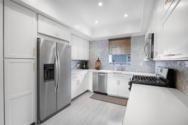 26873 Claudette St. 112, Canyon Country, CA 91351