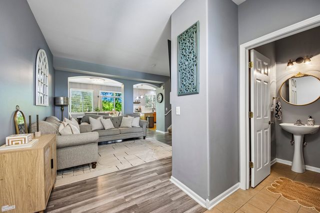1496 W Remington Lane 1496, Round Lake, IL 60073