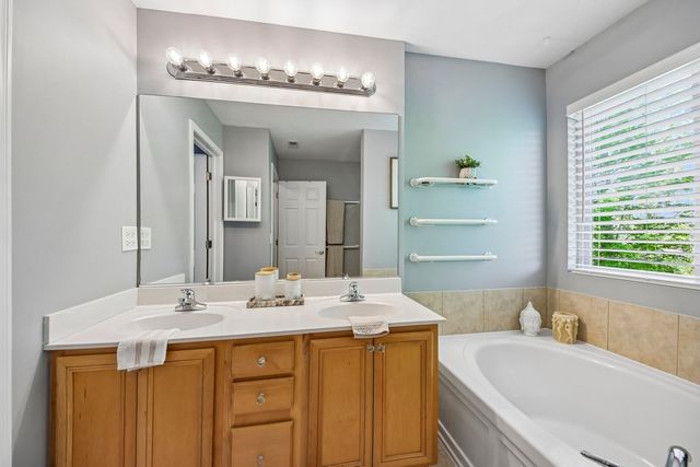 1496 W Remington Lane 1496, Round Lake, IL 60073