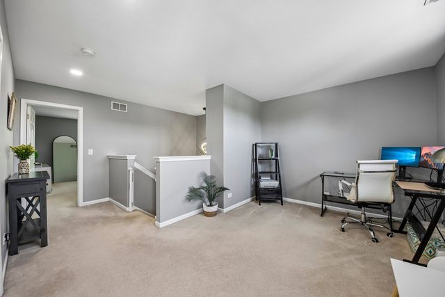 1496 W Remington Lane 1496, Round Lake, IL 60073