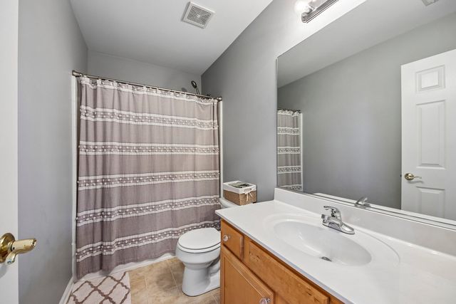 1496 W Remington Lane 1496, Round Lake, IL 60073