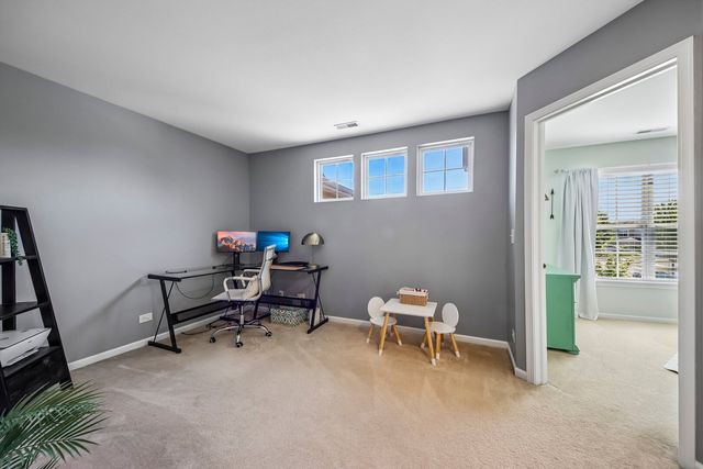 1496 W Remington Lane 1496, Round Lake, IL 60073
