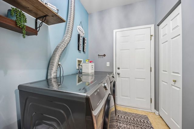 1496 W Remington Lane 1496, Round Lake, IL 60073