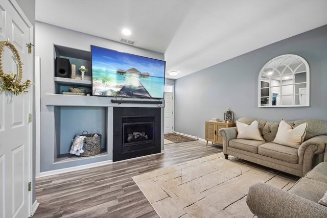 1496 W Remington Lane 1496, Round Lake, IL 60073