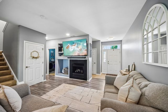 1496 W Remington Lane 1496, Round Lake, IL 60073