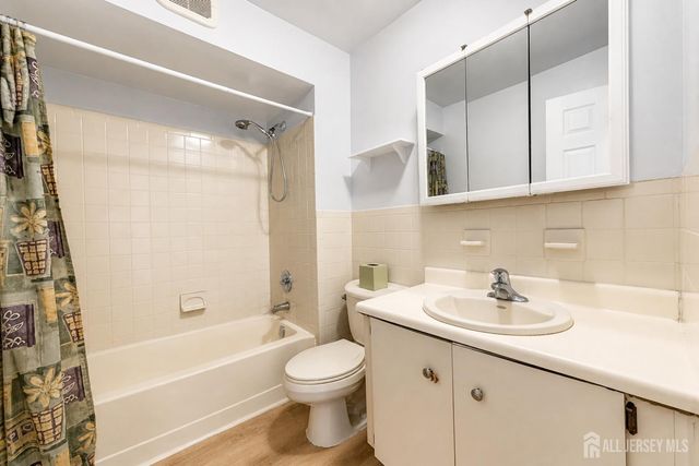 1226 Cricket Lane, Woodbridge Proper, NJ 07095
