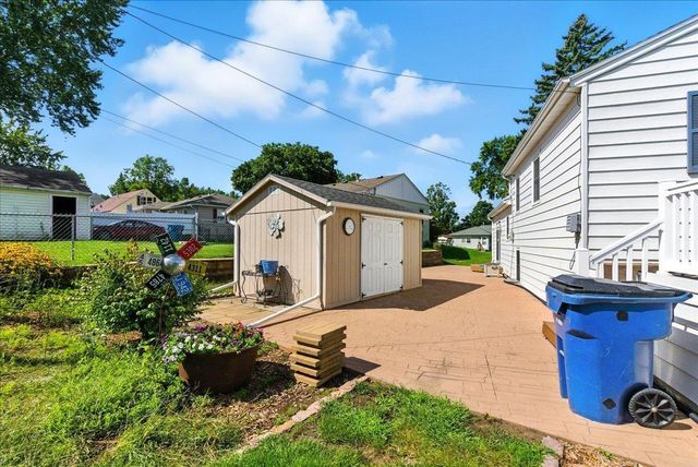 211 Auburn Street, Waterloo, IA 50701