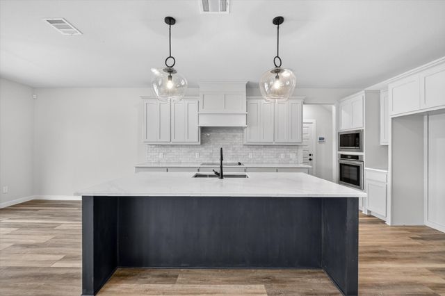 108 Loveta Lane, Boyd, TX 76023
