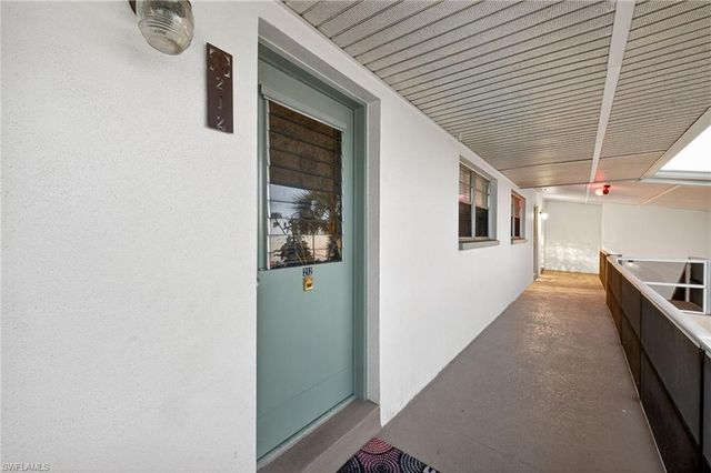 708 Victoria DR # 212, Cape Coral, FL 33904