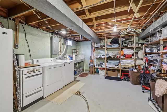 1110 W Salem Avenue, Indianola, IA 50125