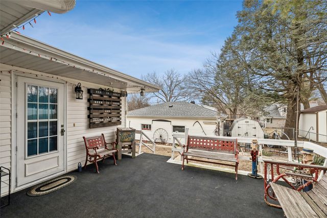 1110 W Salem Avenue, Indianola, IA 50125