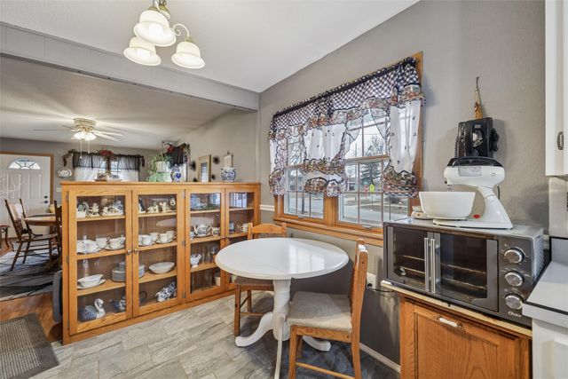 1110 W Salem Avenue, Indianola, IA 50125