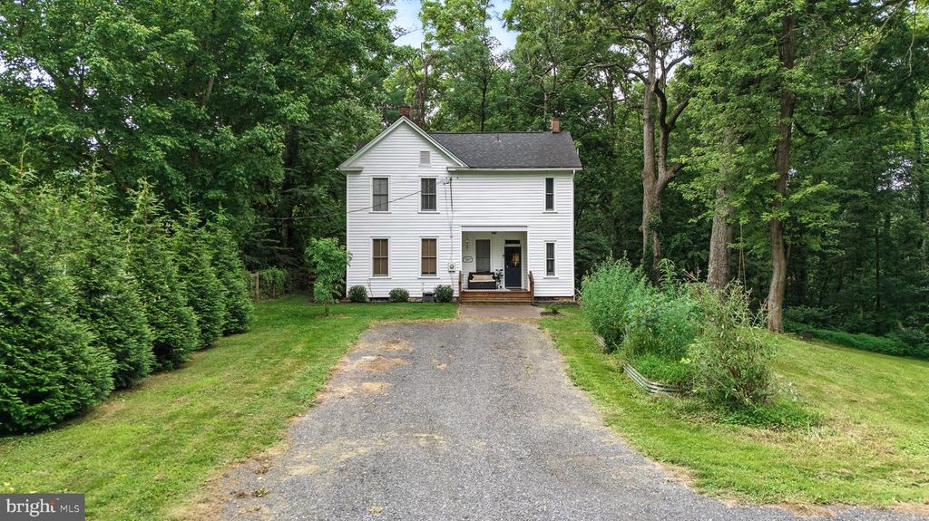 2417 VINEYARD RD, Falling Waters, WV 25419