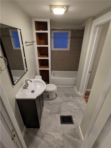 2113 Orchard St, Munhall, PA 15120