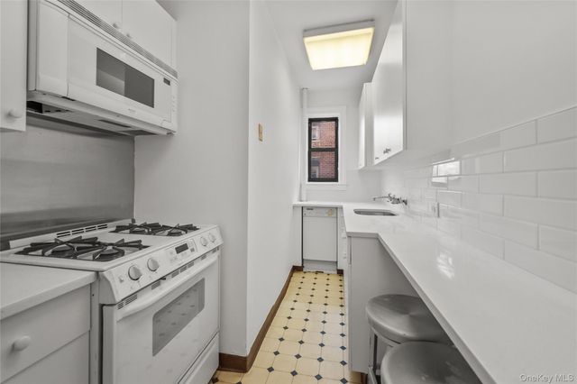 68 E Hartsdale Avenue 4E, Hartsdale, NY 10530