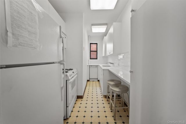 68 E Hartsdale Avenue 4E, Hartsdale, NY 10530