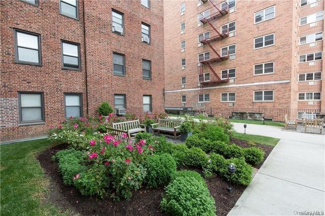 68 E Hartsdale Avenue 4E, Hartsdale, NY 10530
