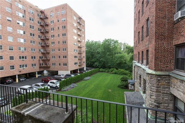 68 E Hartsdale Avenue 4E, Hartsdale, NY 10530