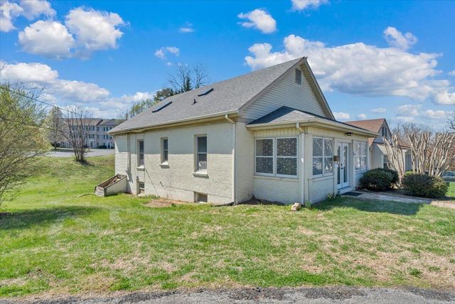 841 Bedford RD, Vinton, VA 24179