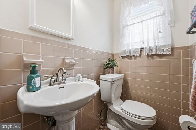 663 SERRILL DR, Hatboro, PA 19040