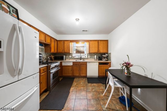 305 W Runyon St, Newark City, NJ 07108