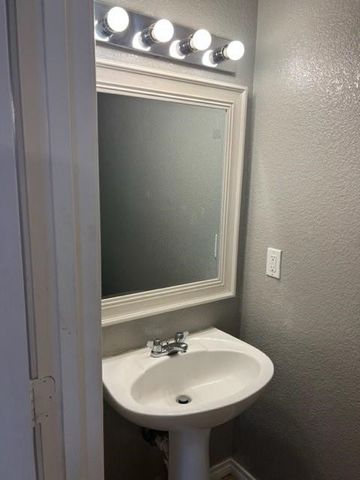 208 Billy Wickliffe Drive, Wilmer, TX 75172