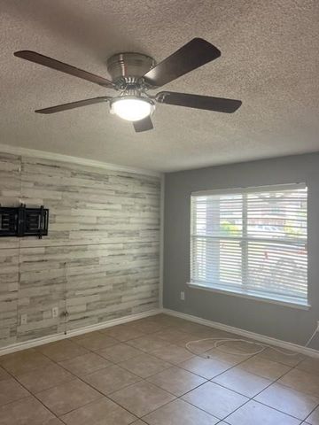 208 Billy Wickliffe Drive, Wilmer, TX 75172