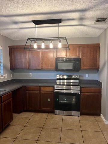 208 Billy Wickliffe Drive, Wilmer, TX 75172