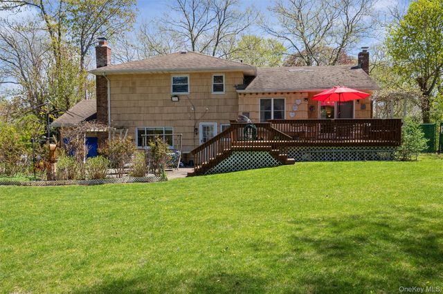 5 Highpoint Drive, Huntington, NY 11743