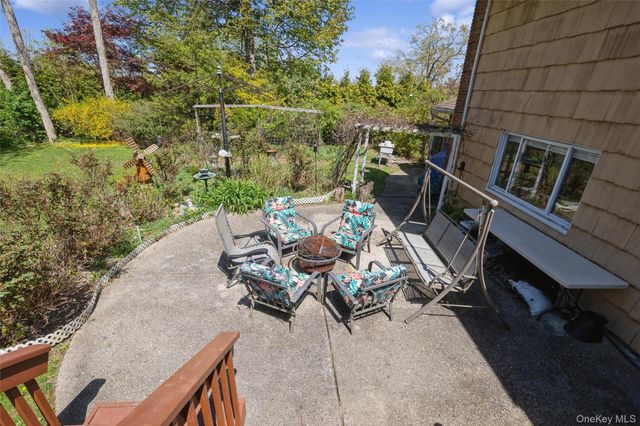 5 Highpoint Drive, Huntington, NY 11743