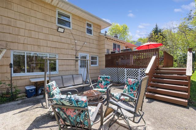 5 Highpoint Drive, Huntington, NY 11743