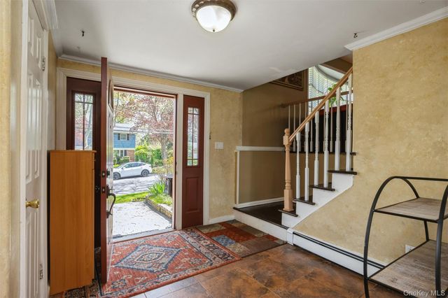 5 Highpoint Drive, Huntington, NY 11743