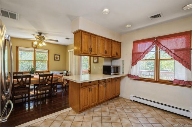 5 Highpoint Drive, Huntington, NY 11743