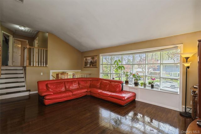 5 Highpoint Drive, Huntington, NY 11743