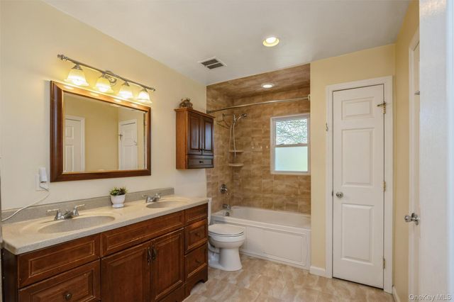 5 Highpoint Drive, Huntington, NY 11743