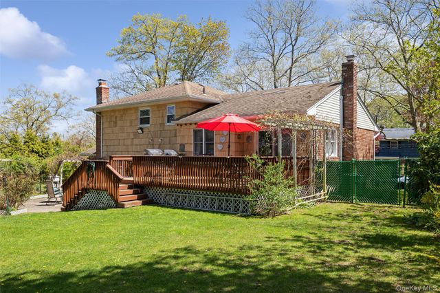 5 Highpoint Drive, Huntington, NY 11743