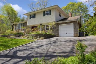 5 Highpoint Drive, Huntington, NY 11743