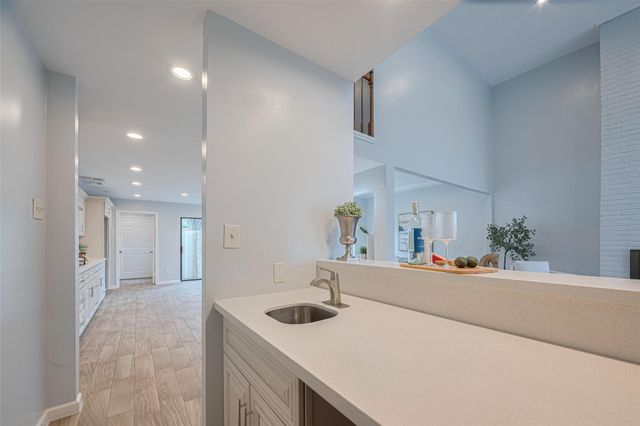 15600 Barkers Landing Road 20, Houston, TX 77079