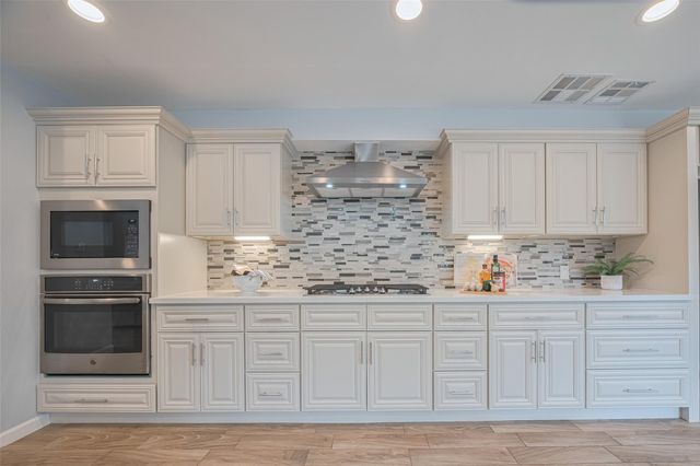 15600 Barkers Landing Road 20, Houston, TX 77079