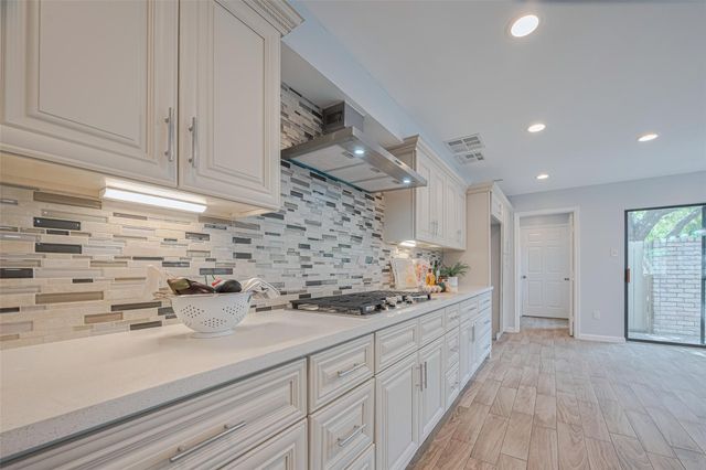 15600 Barkers Landing Road 20, Houston, TX 77079