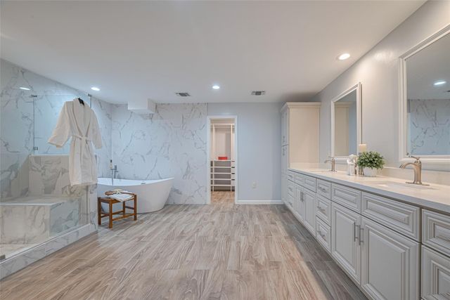 15600 Barkers Landing Road 20, Houston, TX 77079