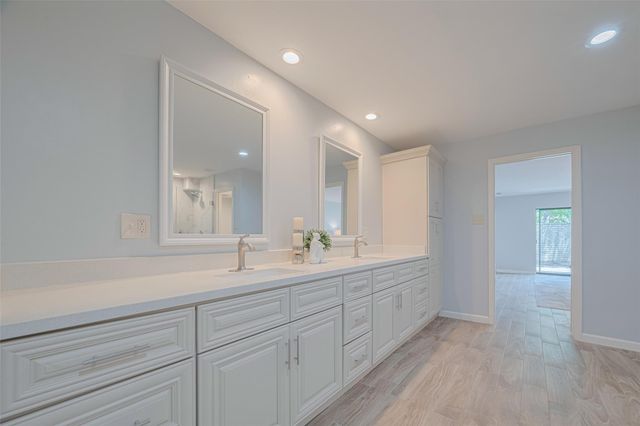 15600 Barkers Landing Road 20, Houston, TX 77079