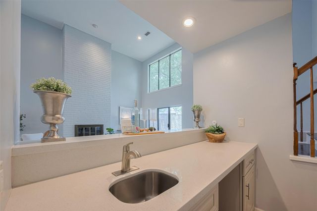 15600 Barkers Landing Road 20, Houston, TX 77079