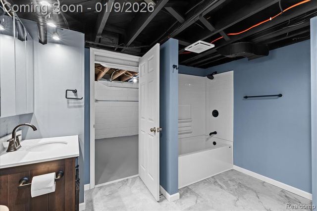 944 Kings Highway, Lincoln Park, MI 48146