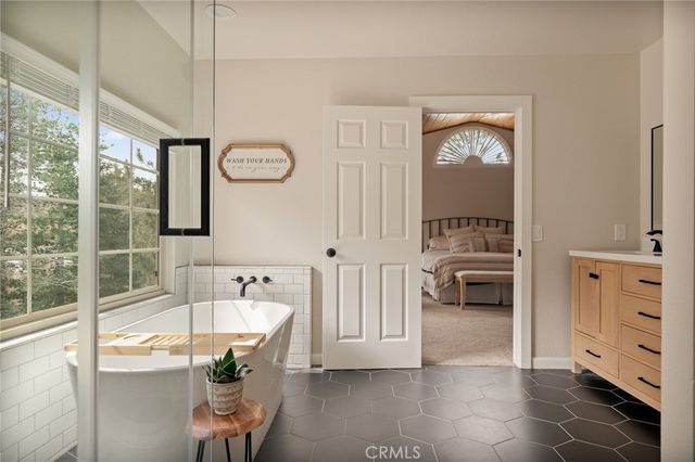 32425 Snowshoe, Running Springs, CA 92382