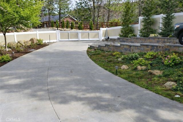 32425 Snowshoe, Running Springs, CA 92382